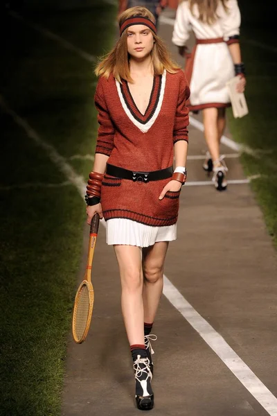 Look 15